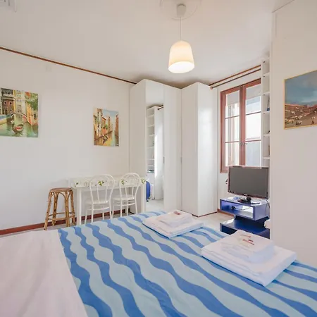 Lagoon View - 12 Min To The Train Station شقة *