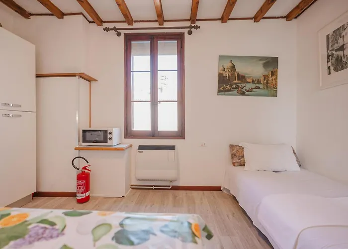 Lagoon View - 12 Min To The Train Station شقة البندقية