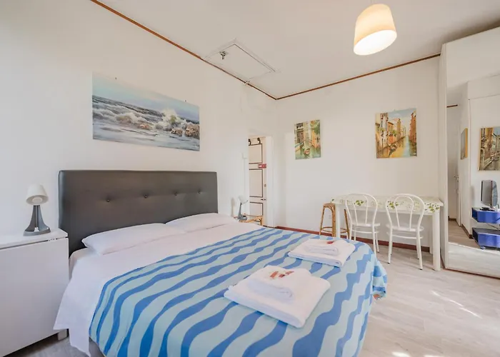 Lagoon View - 12 Min To The Train Station شقة